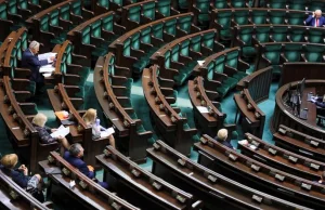 Opozycja zjeżdża do Sejmu na głosowanie dot. wyborów korespondencyjnych....