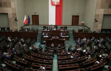 Posłowie opozycji zjeżdżają się do Sejmu. "Boimy się tricków Kaczyńskiego"
