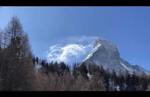 Śnieg wieje z Matterhorn