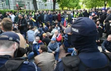 Protest przedsiębiorców pod kancelarią premiera. "Będziemy nocować na ulicy"