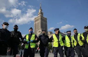 PiSowska policja zatrzymuje już nawet dziennikarzy