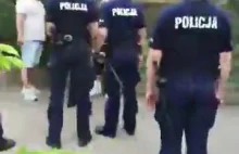 Policja wyłapuje ludzi za przechodzenie za blisko domu Kaczyńskiego