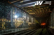 Obwodnica Wałbrzycha. Budują "bramkę" nad linią kolejową. Niesamowite zdjęcia