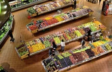 Inflacja powoli odpuszcza. Żywność wciąż mocno drożeje - Polsat News