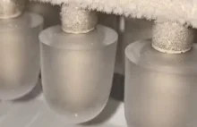 Jak wygląda szybka produkcja "kostek" lodu