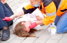 Za rządów PO policja kopała protestujących po głowach. Za PiS gazuje