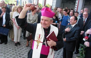 Biskup Edward Janiak przerzuca winę na ofiary i sędziwego arcybiskupa