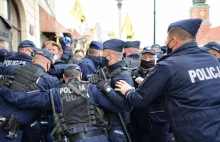 Warszawa: Policja zdementowała śmierć jednego z protestujących przedsiębiorców.