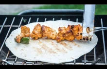 Jak zrobić świetnego kurczaka na grillu? Prosty przepis na turecki kebab