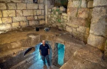 Nieopodal Ściany Płaczu odkryto wykute w skale 3 podziemne Komory