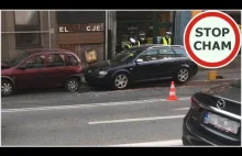 Brawura kierowcy Audi - potrącenie pieszego na chodniku i wypadek
