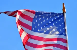 Koronawirus w USA. Apel o opuszczenie flag po 100 tys. zgonów