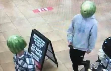 Dwóch mężczyzn okradło sklep w Virginii z maskami z arbuzów na głowie