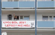 Protest Poznaniaka z głośnikiem na balkonie