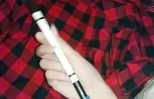 Efektowne kręcenie pałko-długopisem w ręce