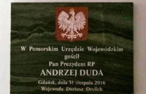 Andrzej Duda w złotej ramce. Wojewoda powiesił w urzędzie portret prezydenta