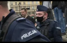 Nagranie ataku Pawła Tanajno na policjanta