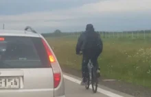 Wjechał rowerem na autostradę A4. Zatrzymała go policja.