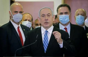 Premier Izraela wreszcie przed sądem.
