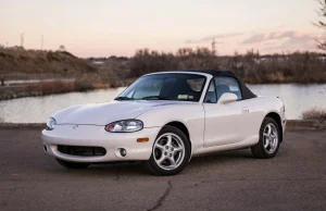 Mazda MX-5 z 2000 roku za prawie 45 000 zł przejechała mniej niż 2000 km