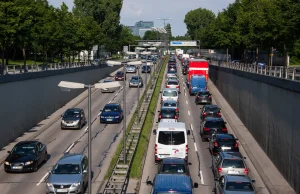 Stany pozwą Trumpa za obniżenie norm dla silników samochodowych...