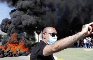 Protesty w Barcelonie po ogłoszeniu przez Nissana, że zamyka fabryki w Katalonii