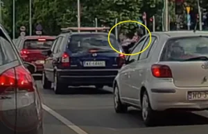 Kierowca pobili się na skrzyżowaniu w Warszawie