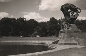 80 lat temu Niemcy zniszczyli pomnik Chopina w warszawskich Łazienkach