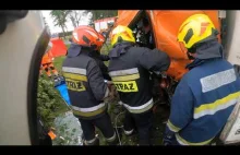 Wyjazd MAN TGM 13.290 | Samochód dostawczy uderzył w drzewo.