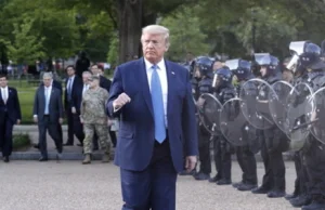 Donald Trump: Mobilizuję wszystkie możliwe federalne siły cywilne i wojskowe