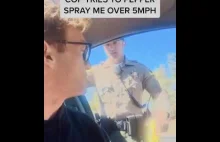 Policjant próbuje użyć gazu pieprzowego bo...? (USA)