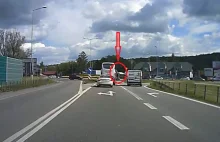 Brzesko. Mężczyzna wyskoczył przez okno z jadącego autobusu