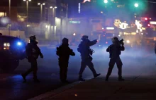 Protesty w USA: Aresztowano trzech mężczyzn z zarzutami terrorystycznymi