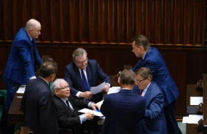 Kaczyński mówi o "chamskiej hołocie" z opozycji