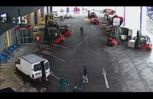 Czescy operatorzy wózków widłowych nie pozwalają uciec złodziejowi