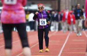 Aby poradzić sobie po śmierci synów zaczęła biegać. Ma 105 lat i nadal to robi!