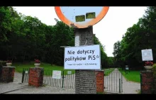 Nietypowa tabliczka pod znakiem drogowym przed gdańskim cmentarzem.