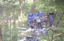 Janusze wysypują w lesie całą przyczepę śmieci tuż pod kamerą monitoringu