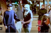 Antifa bije człowieka na wózku w Portland.