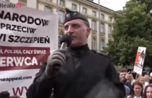 Płomienne przemówienie na protestach antyszczepionkowców.