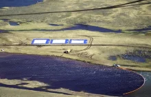 Rosja: 20 000 ton paliwa wyciekło do rzeki, teraz przenika przez zapory