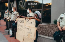 Prezydent rady policji w Chicago pobity przez policjantów podczas protestu