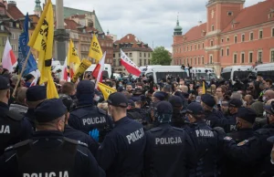 Kary dla policjantów za odmowę wyjazdu na pacyfikację protestu w Wawie