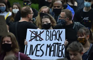 W Poznaniu antyrasiści nieśli hasła " ̶A̶L̶L̶ Black Lives Matter"