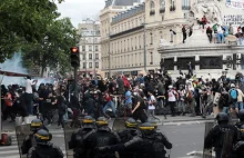 Rasowe zamieszki w Paryżu. Część uczestników skandowała "Śmierć białym!" i ...
