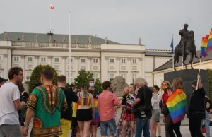Karnowski: "Polska skrępowana ideologią LGBT straci suwerenność" XD