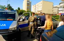 Warszawa - Policjanci uratowali wycieńczonego psa