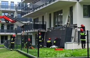 Mężczyzna przygnieciony przez oberwany balkon!