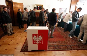 Zwolennicy Trzaskowskiego niechciani w komisjach wyborczych za granicą.