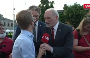 Macierewicz zapytany o raport komisji smoleńskiej wykrzykiwał wyborcze hasła